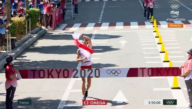 Bộ huy chương cuối cùng trong lịch sử môn đi bộ 50km nam tại Olympic ảnh 1