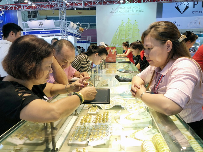 Giá vàng trong nước tuần qua: Tăng dần về cuối tuần ảnh 1