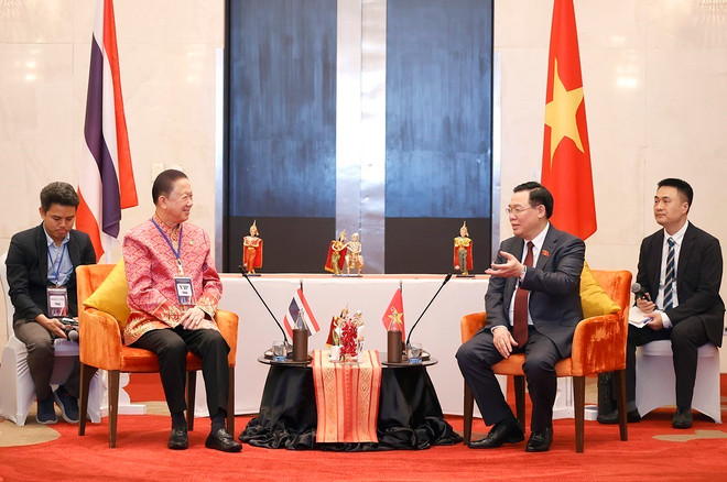Tiếp Chủ tịch Phòng Thương mại Thái Lan Sanan Angubokuk, Chủ tịch Quốc hội Vương Đình Huệ bày tỏ mong muốn các tập đoàn của Thái Lan tiếp tục mở rộng đầu tư sản xuất, kinh doanh tại Việt Nam. (Ảnh: Doãn Tấn/TTXVN) viet-nam-thai-lan-thuong-mai-2-4577.jpg