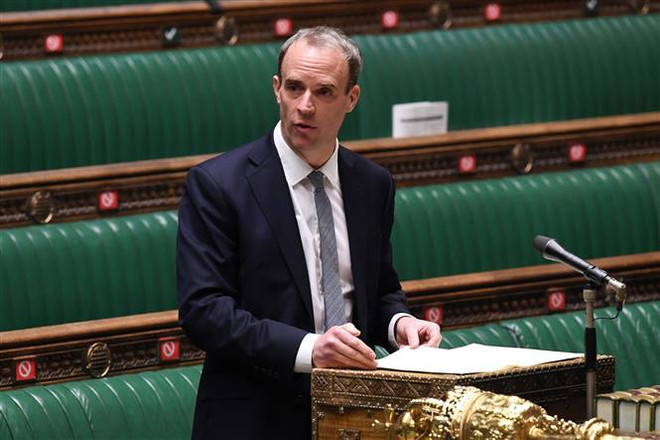 Ngoại trưởng Anh Dominic Raab phát biểu tại một cuộc họp ở thủ đô London. (Ảnh: AFP/TTXVN) Anh trông đợi Nga, Trung Quốc "tác động vừa phải" tới Taliban ảnh 1