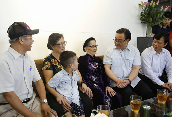 Hà Nội dành hơn 100 tỷ đồng tặng quà các đối tượng chính sách ảnh 1