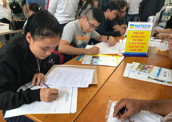 Nhiều trường tại TP.HCM công bố danh sách thí sinh trúng tuyển đại học ảnh 1