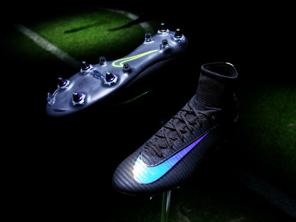 Nike "gây sốc" với mẫu giày thể thao có thể tự buộc dây ảnh 1