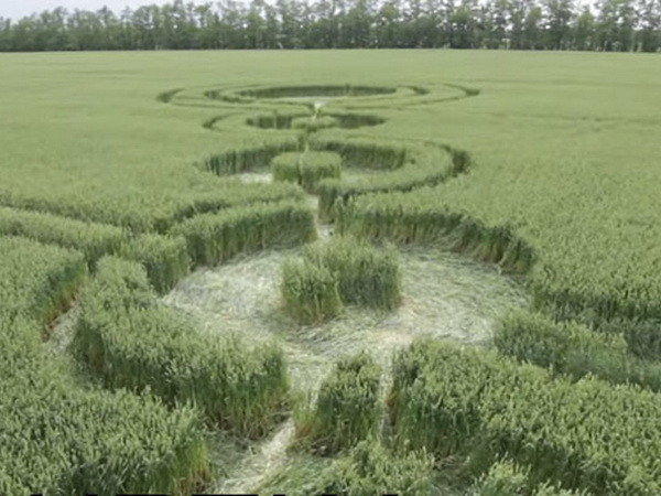 [Drone video] Làm rõ hiện tượng siêu nhiên xuất hiện tại Nga ảnh 1