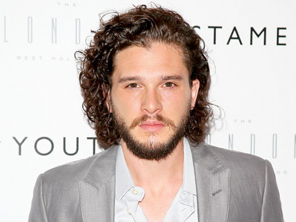 Nam diễn viên Game of Thrones vô tình hé lộ Jon Snow vẫn sống ảnh 1