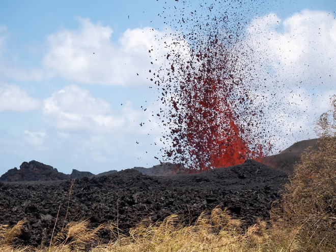 Mỹ: Cư dân tại Hawaii sơ tán do dung nham núi lửa Kilauea ảnh 1
