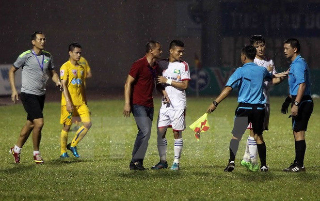 [Video] Trọng tài Hà Anh Chiến có thể bị treo còi vĩnh viễn ảnh 1