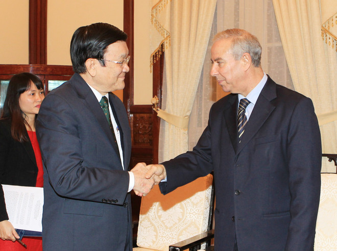 Chủ tịch nước Trương Tấn Sang tiếp Đại sứ Algeria chào từ biệt ảnh 1