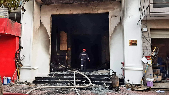 Hỏa hoạn thiêu rụi quán bar ở trung tâm Thành phố Hồ Chí Minh ảnh 1