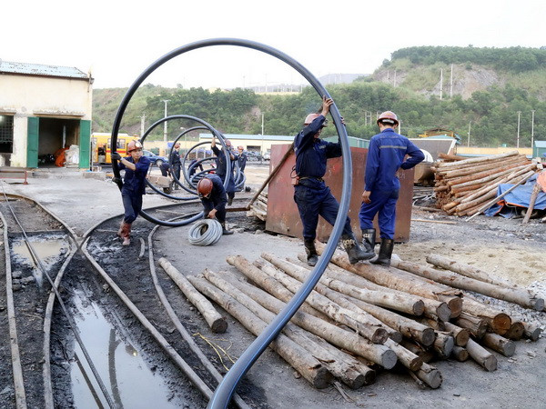 400 cứu hộ viên tinh nhuệ giải cứu nạn nhân mắc kẹt tại hầm lò ảnh 1