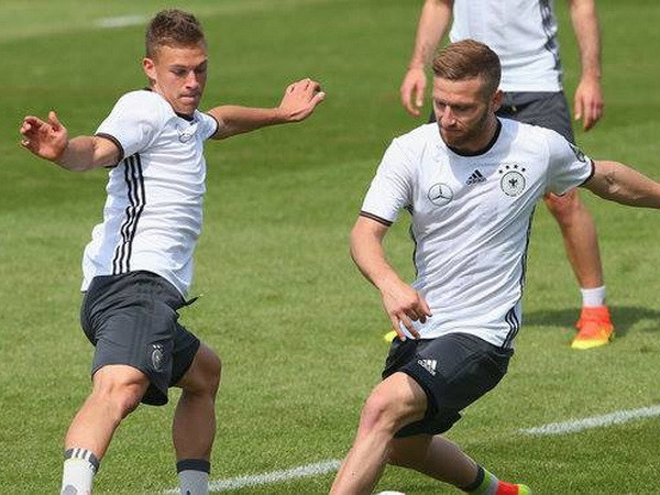 Joshua Kimmich - Con át chủ bài của Joachim Löw cho hàng thủ? ảnh 1