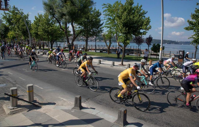 Đạp xe gây quỹ cho con em của các nhân viên y tế tử vong vì COVID-19 ảnh 1