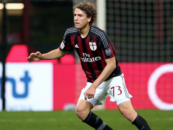 Những thành công bất ngờ từ việc "trẻ hóa" của AC Milan ảnh 1