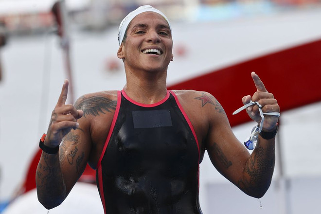 Nữ kình ngư Brazil xuất sắc giành HCV bơi marathon 10km ảnh 1