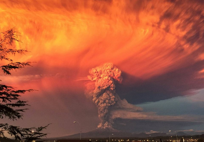 [Photo] Núi lửa Calbuco ở Chile phun trào lần đầu tiên sau 42 năm ảnh 1