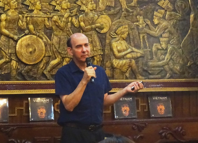 Nhiếp ảnh gia Pháp ra mắt sách ảnh Chùa Việt Nam nơi gửi gắm lòng tin ảnh 2