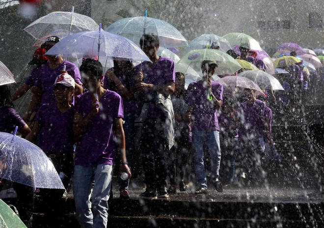 Những hình ảnh lãng mạn tại lễ hội mưa Đà Lạt ảnh 1