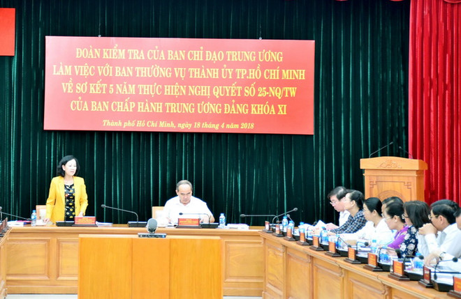 Bà Trương Thị Mai, Ủy viên Bộ Chính trị, Bí thư Trung ương Đảng, Trưởng Ban Dân vận Trung ương phát biểu tại buổi làm việc. (Ảnh: Thu Hoài/TTXVN) Đoàn kiểm tra Trung ương làm việc với Thường vụ Thành ủy TP.HCM ảnh 1