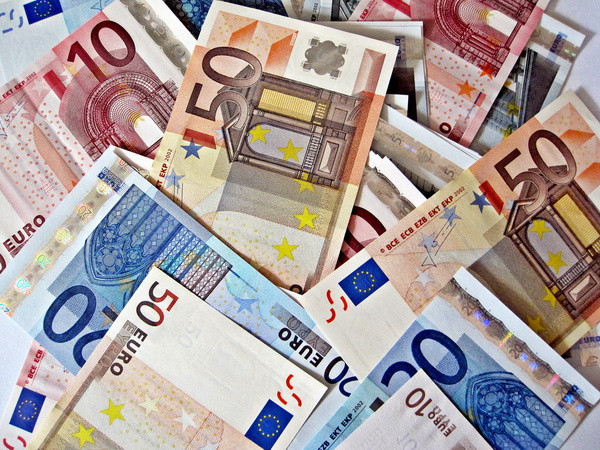 Đồng euro chịu sức ép trước khả năng Fed nâng lãi suất ảnh 1