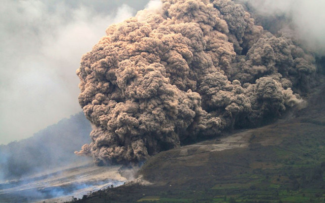 Núi lửa Sinabung ở Indonesia phun trào gây nhiều thiệt hại ảnh 1