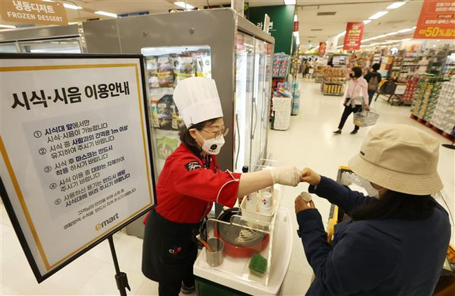 Hàn Quốc cân nhắc nối lại hỗ trợ chi phí y tế phòng chống dịch ảnh 1