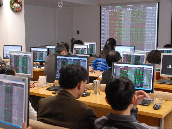 Chứng khoán tiếp đà tăng, chỉ số VN-Index có thêm hơn 3,5 điểm ảnh 1