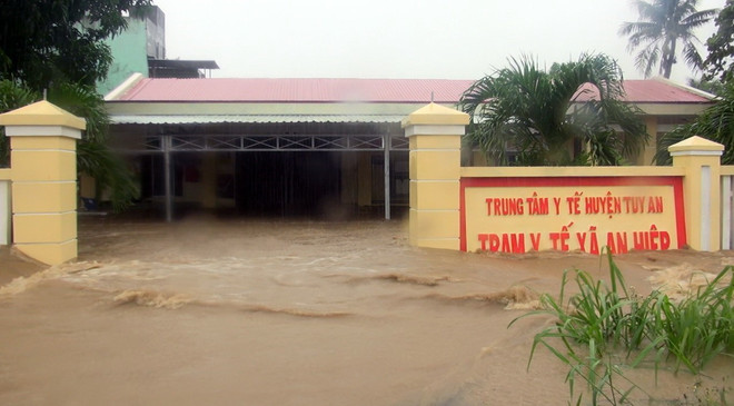 Mưa lũ gây ngập lụt diện rộng, chia cắt nhiều địa phương ở Phú Yên ảnh 1