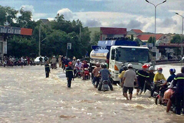 Huyện Bắc Bình của tỉnh Bình Thuận vẫn ngập nặng do mưa lũ ảnh 1