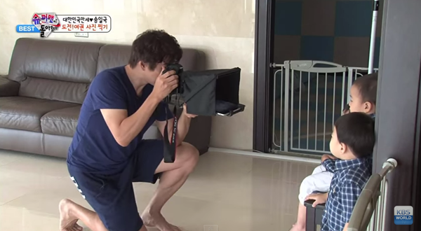 Giải mã cơn sốt về bộ phim "gà trống nuôi con" ở Hàn Quốc ảnh 4