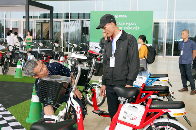 Xe điện độc đáo với chế độ lùi cùng khả năng chống nước ảnh 9