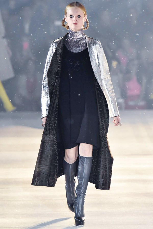 Mãn nhãn với bộ sưu tập Chớm Thu 2015 dí dỏm và độc đáo của Dior ảnh 2