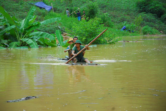 10 nhà dân ở Tuần Giáo của tỉnh Điện Biên vẫn chìm trong nước lũ ảnh 2