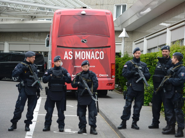 Sơ tán một sân bay ở Berlin do phát hiện rò rỉ khí hơi cay ảnh 1