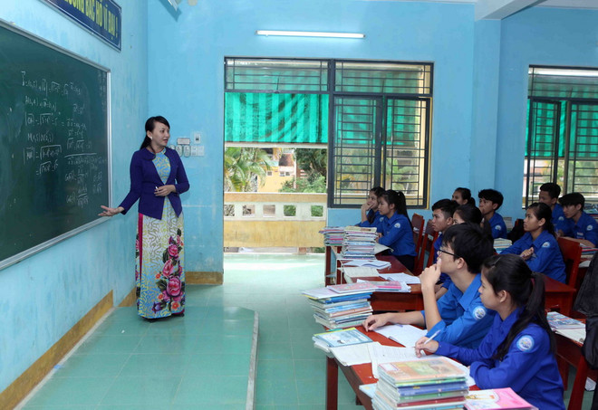 Bộ Nội vụ lý giải về việc không luật hóa quy định tiền lương giáo viên ảnh 1