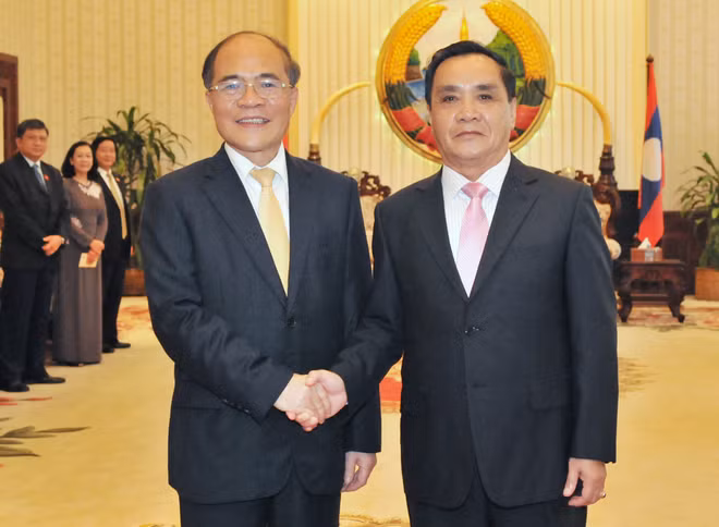 Chủ tịch Quốc hội Nguyễn Sinh Hùng hội kiến Thủ tướng Lào ảnh 1