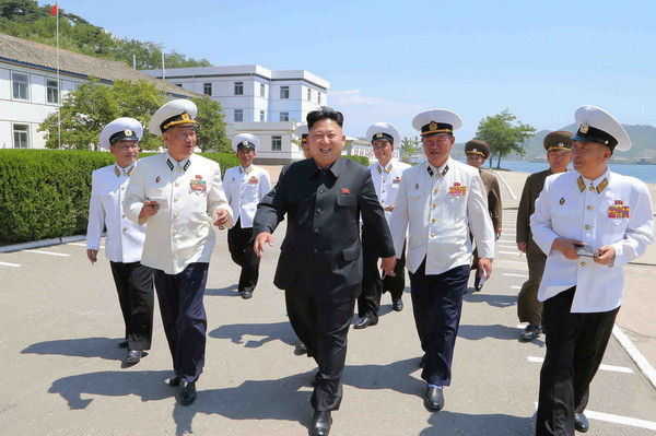 Nhà lãnh đạo Triều Tiên thăm 1 đơn vị quân đội. (Nguồn: KCNA) Kim Jong-un yêu cầu quân đội tăng cường sức mạnh hải quân ảnh 1