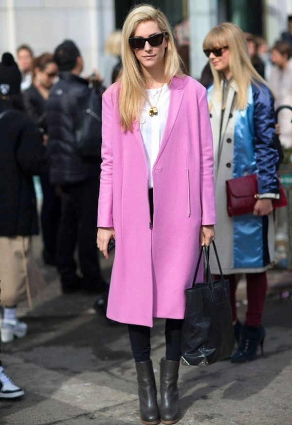 Áo khoác hồng "phủ sóng" từ sàn diễn thời trang tới mọi nẻo phố ảnh 7