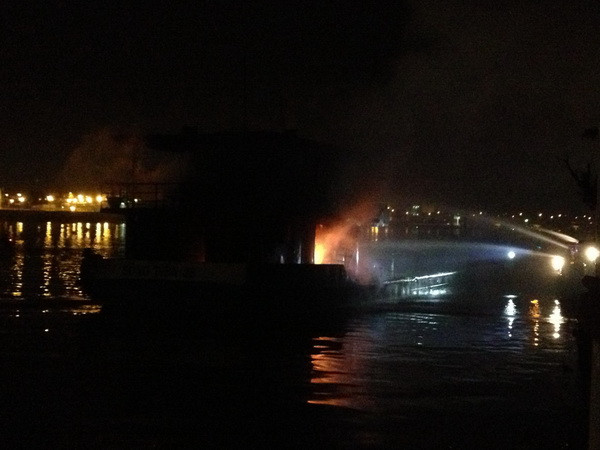 Đồng Nai: Hai tàu chở dầu bốc cháy, ít nhất 2 người chết ảnh 1