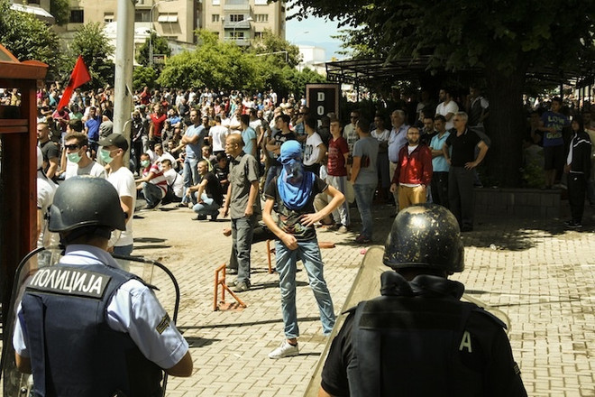 Lãnh đạo NATO kêu gọi các nhóm xung đột ở Macedonia kiềm chế ảnh 1