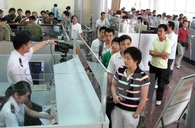 Bộ Tài chính đồng ý thí điểm ôtô du lịch tự lái Việt Nam-Trung Quốc ảnh 1