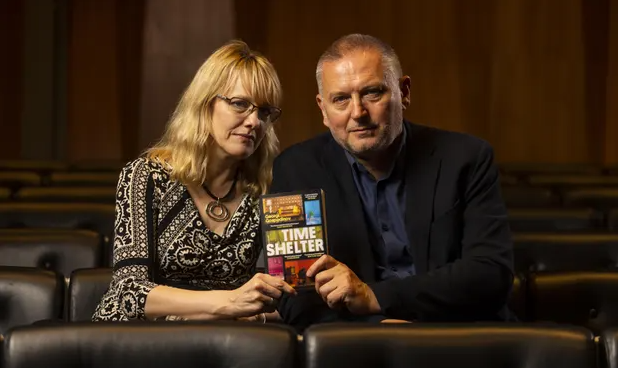 Nhà văn cùng dịch giả "Time Shelter" nhận giải Booker Quốc tế 2023 ảnh 1