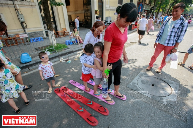 Cuối tuần lên Bờ Hồ để "cho tôi xin một vé đi tuổi thơ" ảnh 9