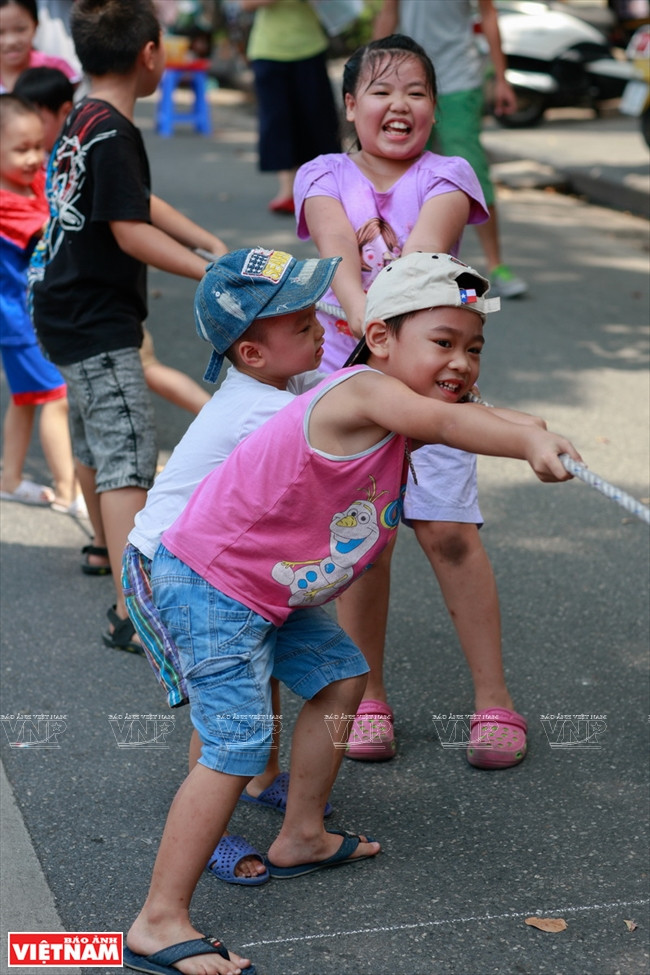 Cuối tuần lên Bờ Hồ để "cho tôi xin một vé đi tuổi thơ" ảnh 11