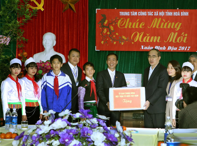 Lãnh đạo Đảng, Nhà nước thăm, tặng quà Tết tại các địa phương ảnh 1