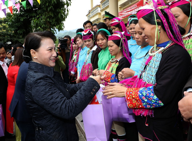 Chủ tịch Quốc hội chúc Tết quân và dân vùng biên giới Quảng Ninh ảnh 1