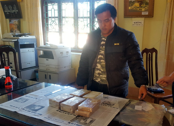 Lai Châu: Bắt giữ đối tượng vận chuyển trái phép 10 bánh heroin ảnh 1