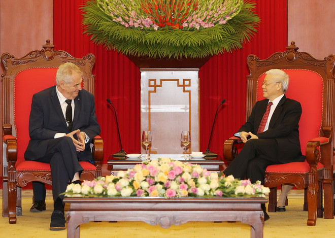 Tổng Bí thư Nguyễn Phú Trọng tiếp Tổng thống Cộng hòa Séc Milos Zeman thăm cấp Nhà nước tới Việt Nam. (Ảnh: Trí Dũng/TTXVN) Tổng Bí thư Nguyễn Phú Trọng tiếp Tổng thống Cộng hòa Séc ảnh 1