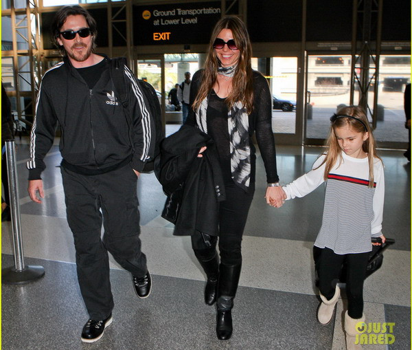 Tài tử "Batman" Christian Bale chào đón đứa con thứ hai ảnh 1