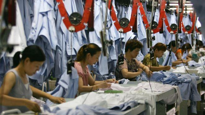 (Nguồn: daily-sun.com) Xu hướng dịch chuyển hoạt động sản xuất khỏi "công xưởng của thế giới" ảnh 1