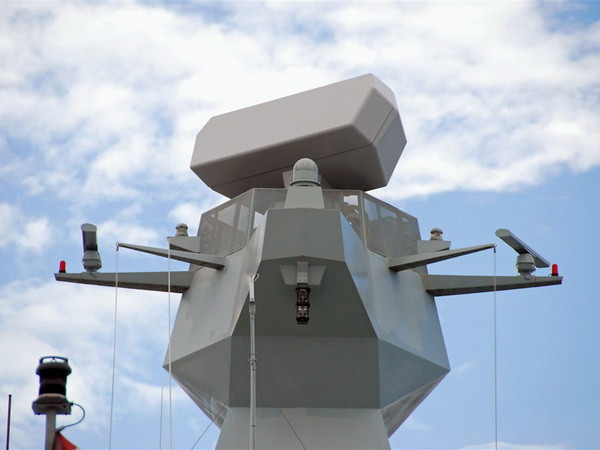 Iran lần đầu tiên giới thiệu hệ thống radar tầm xa đa dụng ảnh 1